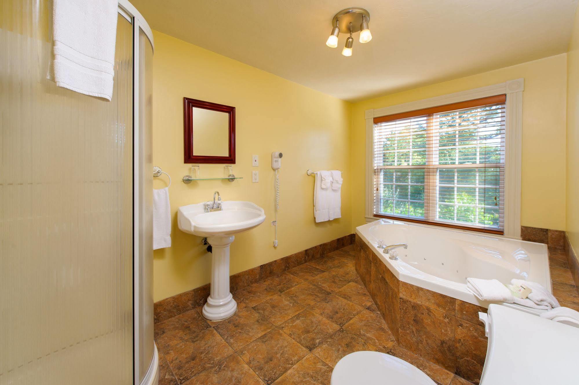 Auberge Gabriele Inn Шедиак Екстериор снимка